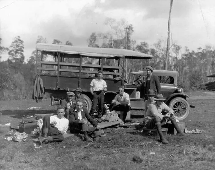 Framed Print : 2 198871 Group of men having a tea break in a paddock, 1920-1930 Framed Print : 2 198871 Group of men having a tea break in a paddock, 1920-1930