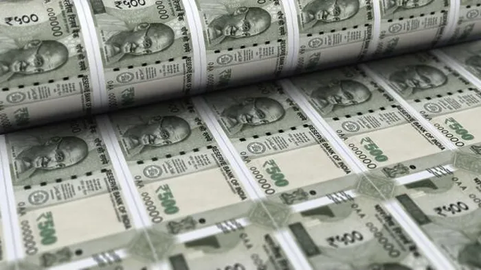 Framed Print : 500 rupee banknotes are being printed by currency press machine Framed Print : 500 rupee banknotes are being printed by currency press machine