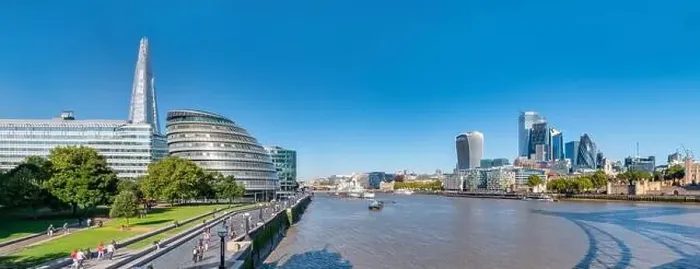 Framed Print : Aerial cityscape panorama of the Thames river on a sunny day with the City Hall Framed Print : Aerial cityscape panorama of the Thames river on a sunny day with the City Hall