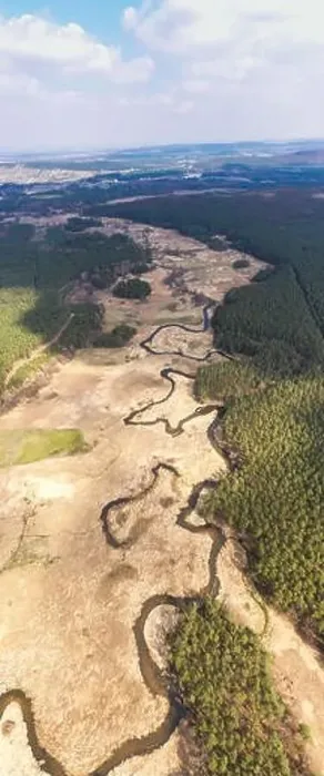 Framed Print : Aerial drone view, the bend of the river with sandy stretches Framed Print : Aerial drone view, the bend of the river with sandy stretches
