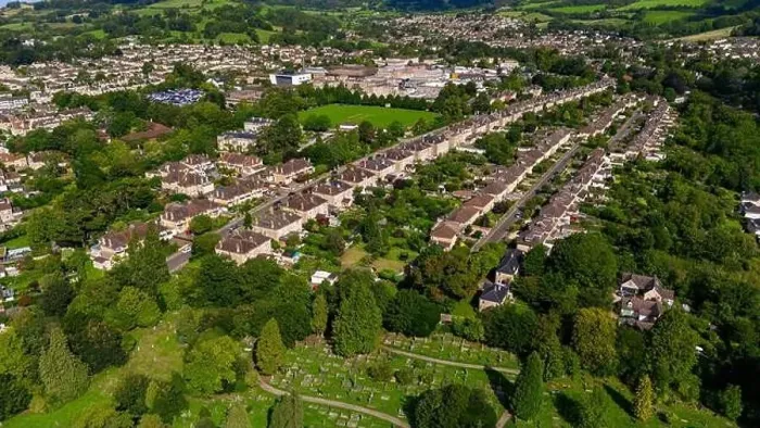Framed Print : Aerial drone view looking along Cedric Road, Bath UK. (22-08-2023) Framed Print : Aerial drone view looking along Cedric Road, Bath UK. (22-08-2023)