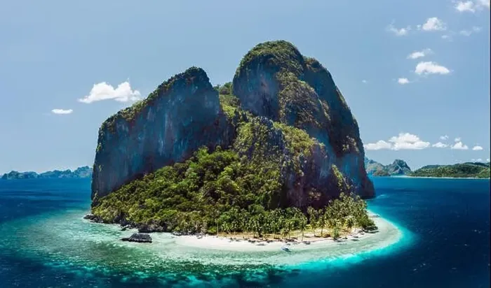 Framed Print : Aerial drone view of tropical Pinagbuyutan Island and ipil beach in blue ocean El Nido Framed Print : Aerial drone view of tropical Pinagbuyutan Island and ipil beach in blue ocean El Nido