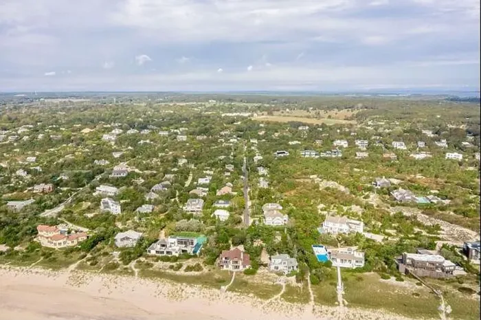 Framed Print : aerial image of homes along the coast in Amagansett, NY Framed Print : aerial image of homes along the coast in Amagansett, NY