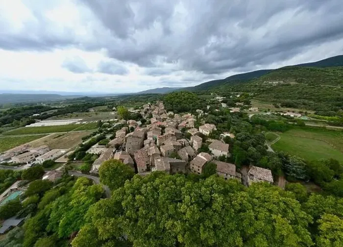 Framed Print : Aerial Journey Over Rustic Vaugines: A Charming Provencal Village in Vaucluse, PACA – Drone Exploration of Town