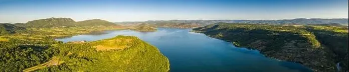 Framed Print : Aerial panorama of Lac du Salagou in the early morning in summer in Hérault in Occitanie, France Framed Print : Aerial panorama of Lac du Salagou in the early morning in summer in Hérault in Occitanie, France