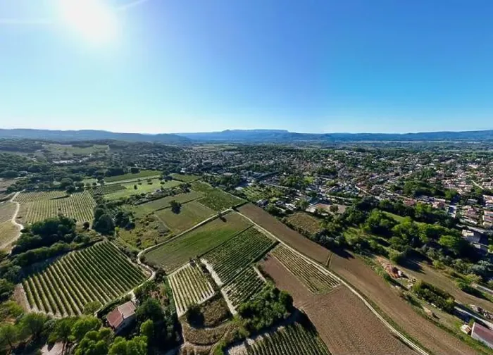 Framed Print : Aerial Panorama of Pertuis: Summer Horizon in Vaucluse