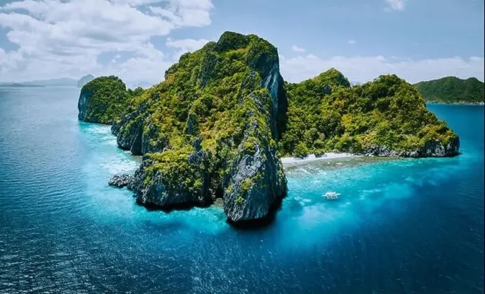 Framed Print : Aerial panorama of tropical paradise Entalula Island and clear blue water El Nido Framed Print : Aerial panorama of tropical paradise Entalula Island and clear blue water El Nido