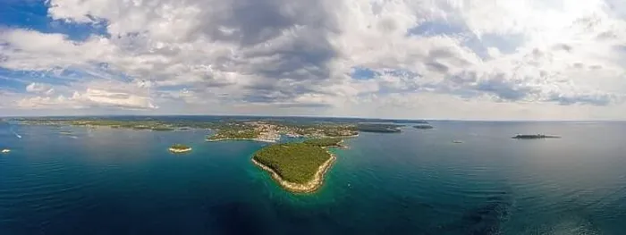 Framed Print : Aerial panoramic drone picture of Vrsar harbour in Croatia with turquoise water during daytime in summer Framed Print : Aerial panoramic drone picture of Vrsar harbour in Croatia with turquoise water during daytime in summer