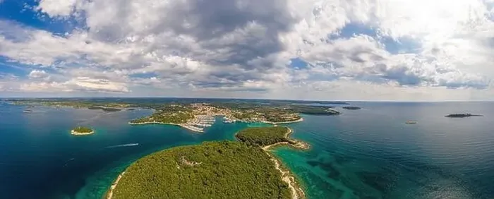 Framed Print : Aerial panoramic drone picture of Vrsar harbour in Croatia with turquoise water during daytime in summer Framed Print : Aerial panoramic drone picture of Vrsar harbour in Croatia with turquoise water during daytime in summer
