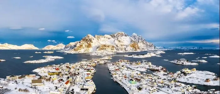Framed Print : Aerial panoramic of Henningsvaer covered with snow, Vagan municipality, Lofoten Islands, Norway Framed Print : Aerial panoramic of Henningsvaer covered with snow, Vagan municipality, Lofoten Islands, Norway