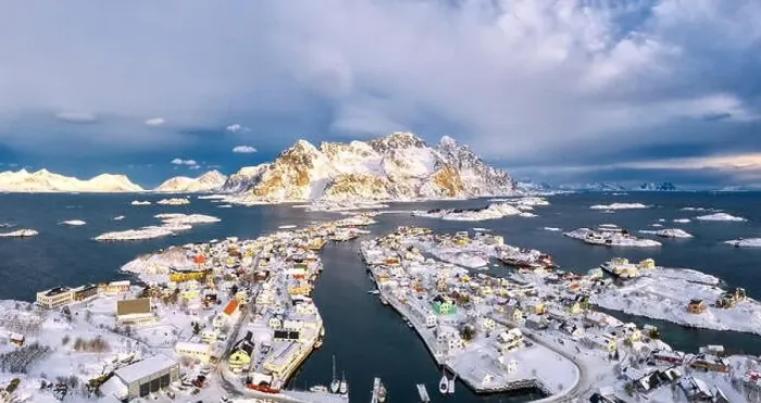 Framed Print : Aerial panoramic of Henningsvaer covered with snow, Vagan municipality, Lofoten Islands, Norway Framed Print : Aerial panoramic of Henningsvaer covered with snow, Vagan municipality, Lofoten Islands, Norway