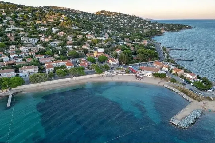 Framed Print : Aerial photo of Plage L'Arpillon at Sunset, Var, Provence-Alpes-Côte d'Azur, France Framed Print : Aerial photo of Plage L'Arpillon at Sunset, Var, Provence-Alpes-Côte d'Azur, France