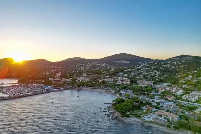 Framed Print : Aerial photo of Plage San Peire at Sunset, Var, Provence-Alpes-Côte d'Azur, France Framed Print : Aerial photo of Plage San Peire at Sunset, Var, Provence-Alpes-Côte d'Azur, France