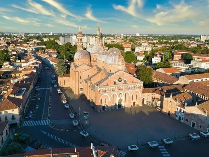 Framed Print : Aerial shot Basilica of Saint Anthony of Padua. Veneto, Italy Framed Print : Aerial shot Basilica of Saint Anthony of Padua. Veneto, Italy