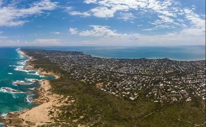 Framed Print : An aerial shot of Mornington Peninsula towards Point Nepean and Port Phillip Bay in Victoria, Australia Framed Print : An aerial shot of Mornington Peninsula towards Point Nepean and Port Phillip Bay in Victoria, Australia