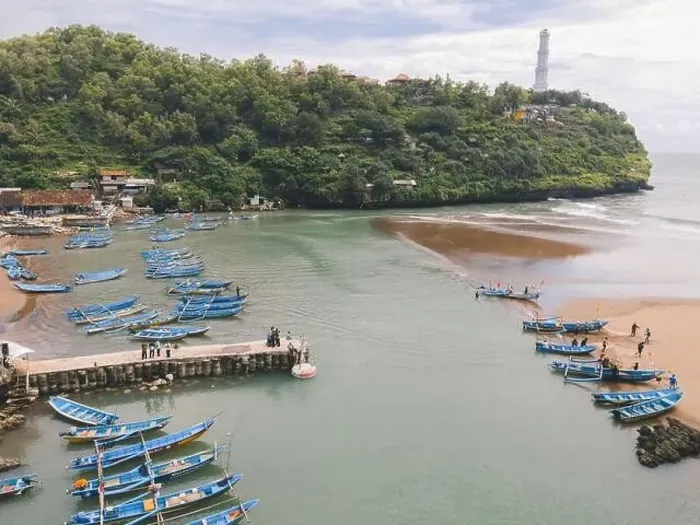 Framed Print : Aerial view of Baron beach in Yogyakarta, Indonesia with lighthouse and traditional boats Framed Print : Aerial view of Baron beach in Yogyakarta, Indonesia with lighthouse and traditional boats