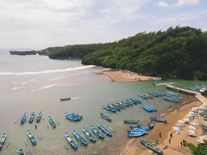 Framed Print : Aerial view of Baron beach in Yogyakarta, Indonesia with lighthouse and traditional boats Framed Print : Aerial view of Baron beach in Yogyakarta, Indonesia with lighthouse and traditional boats