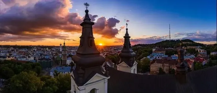 Framed Print : Aerial view on Carmelite Church ( Michael the Archangel church) in Lviv, Ukraine from drone Framed Print : Aerial view on Carmelite Church ( Michael the Archangel church) in Lviv, Ukraine from drone