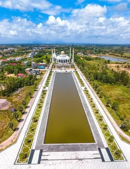 Framed Print : Aerial view of Central Mosque in Songkhla, Thailand Framed Print : Aerial view of Central Mosque in Songkhla, Thailand