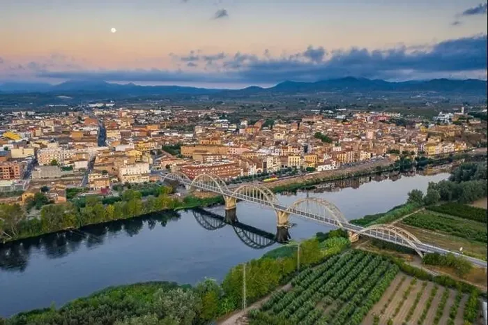 Framed Print : Aerial view of the city of Móra d'Ebre and the Ebro river in a summer sunrise (Ribera d'Ebre) Framed Print : Aerial view of the city of Móra d'Ebre and the Ebro river in a summer sunrise (Ribera d'Ebre)