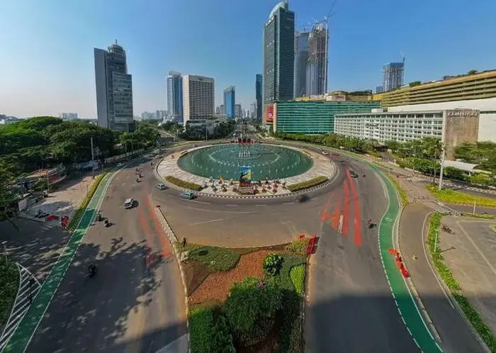 Framed Print : Aerial view of the city traffics at the Hotel Indonesia Roundabout Framed Print : Aerial view of the city traffics at the Hotel Indonesia Roundabout