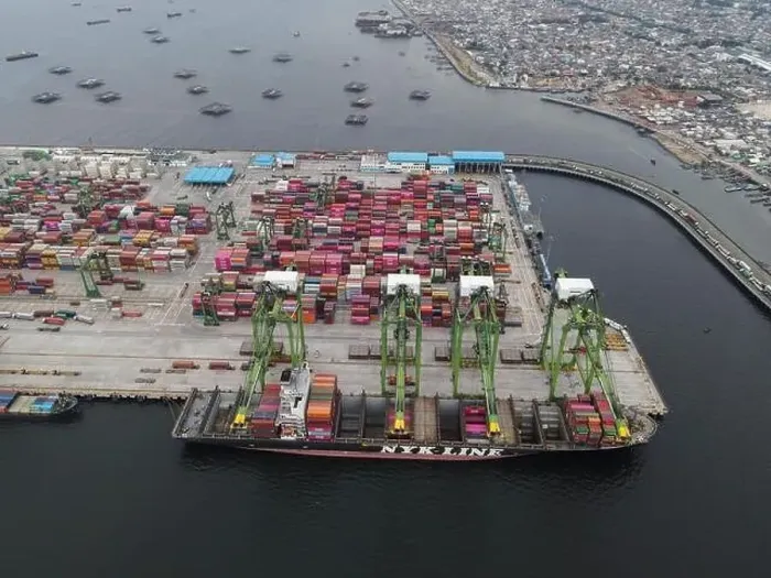 Framed Print : Aerial view of Container ship loading and unloading in deep sea port Framed Print : Aerial view of Container ship loading and unloading in deep sea port