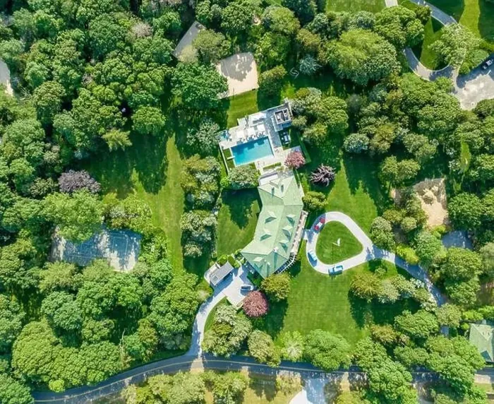 Framed Print : aerial view of an expensive amagansett estate Framed Print : aerial view of an expensive amagansett estate