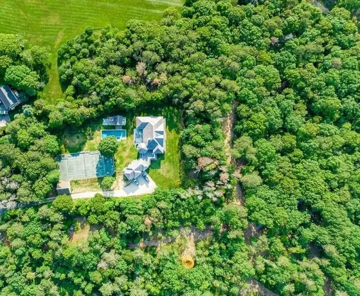 Framed Print : aerial view of an expensive amagansett estate Framed Print : aerial view of an expensive amagansett estate