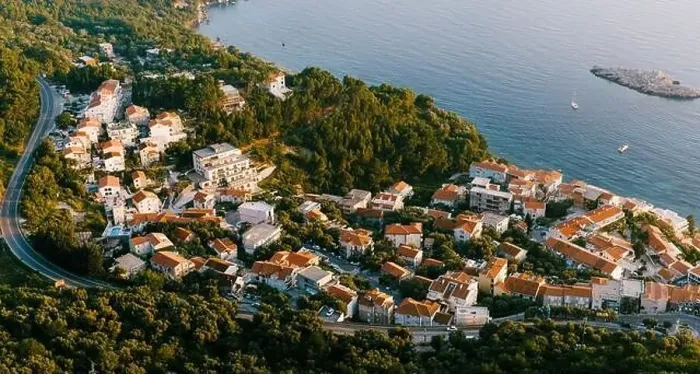 Framed Print : Aerial view of the houses of the seaside town at the foot of the mountains Framed Print : Aerial view of the houses of the seaside town at the foot of the mountains