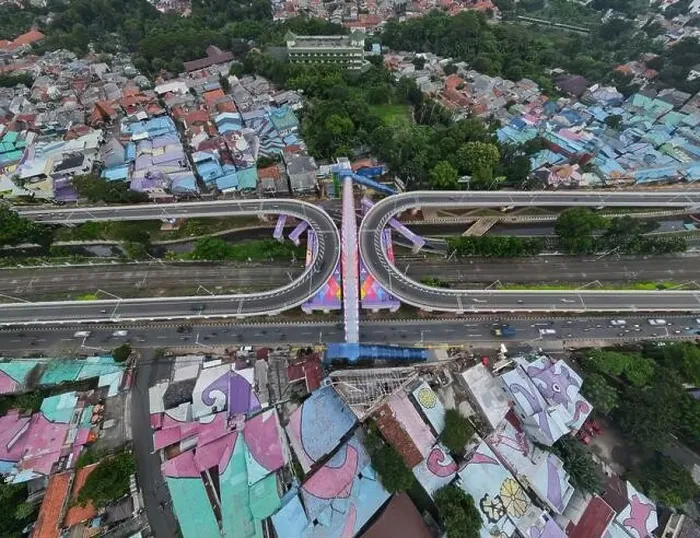 Framed Print : Aerial view of infinity sign traffic junction cross Jakarta a city of collaboartion road with car transport Framed Print : Aerial view of infinity sign traffic junction cross Jakarta a city of collaboartion road with car transport