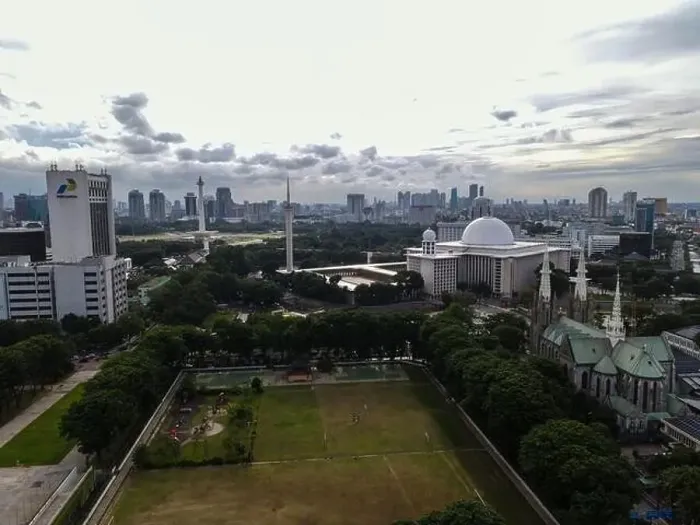Framed Print : Aerial view of Jakarta cathedral and Istiqlal Mosque Framed Print : Aerial view of Jakarta cathedral and Istiqlal Mosque