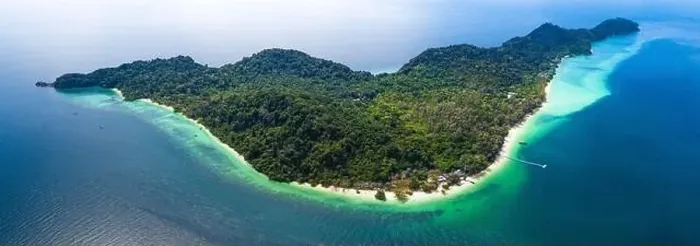 Framed Print : Aerial view of Koh Kradan island in Trang, Thailand Framed Print : Aerial view of Koh Kradan island in Trang, Thailand