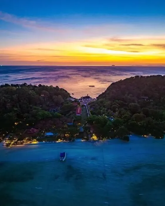 Framed Print : Aerial view of Laem Tong Beach or Laemtong bay in koh Phi Phi, Krabi, Thailand Framed Print : Aerial view of Laem Tong Beach or Laemtong bay in koh Phi Phi, Krabi, Thailand