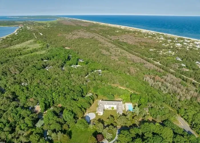 Framed Print : Aerial view of a large amagansett estate and land beyond towards montauk
