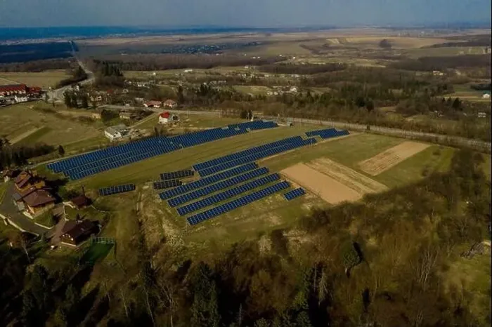 Framed Print : Aerial view of large field of solar photo voltaic panels system producing renewable clean energy on green grass Framed Print : Aerial view of large field of solar photo voltaic panels system producing renewable clean energy on green grass