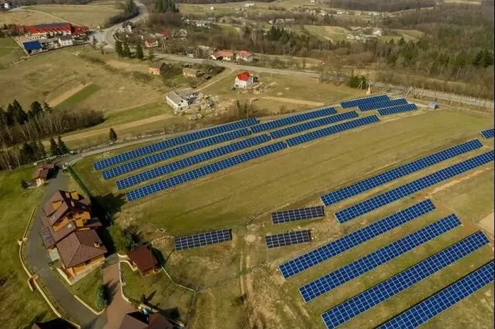 Framed Print : Aerial view of large field of solar photo voltaic panels system producing renewable clean energy on green grass Framed Print : Aerial view of large field of solar photo voltaic panels system producing renewable clean energy on green grass