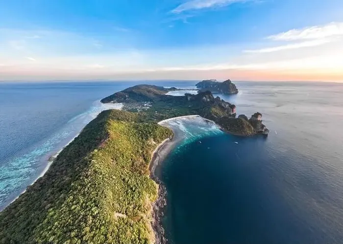 Framed Print : Aerial view of Loh Lana Bay at sunset in koh Phi Phi islands, Krabi, Thailand Framed Print : Aerial view of Loh Lana Bay at sunset in koh Phi Phi islands, Krabi, Thailand