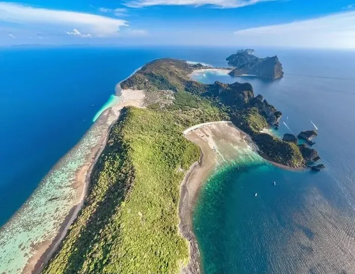 Framed Print : Aerial view of Loh Lana Bay at sunset in koh Phi Phi islands, Krabi, Thailand Framed Print : Aerial view of Loh Lana Bay at sunset in koh Phi Phi islands, Krabi, Thailand
