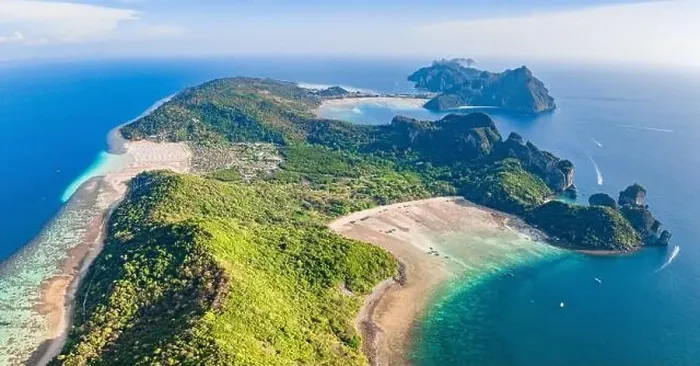 Framed Print : Aerial view of Loh Lana Bay at sunset in koh Phi Phi islands, Krabi, Thailand Framed Print : Aerial view of Loh Lana Bay at sunset in koh Phi Phi islands, Krabi, Thailand