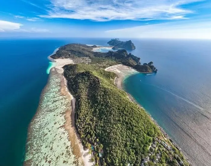 Framed Print : Aerial view of Loh Lana Bay at sunset in koh Phi Phi islands, Krabi, Thailand Framed Print : Aerial view of Loh Lana Bay at sunset in koh Phi Phi islands, Krabi, Thailand