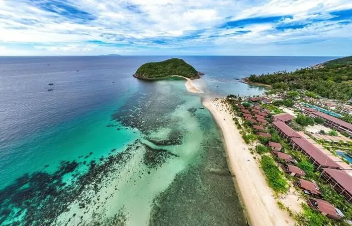 Framed Print : Aerial view of Mae Haad beach in koh Phangan, Surat Thani, Thailand Framed Print : Aerial view of Mae Haad beach in koh Phangan, Surat Thani, Thailand