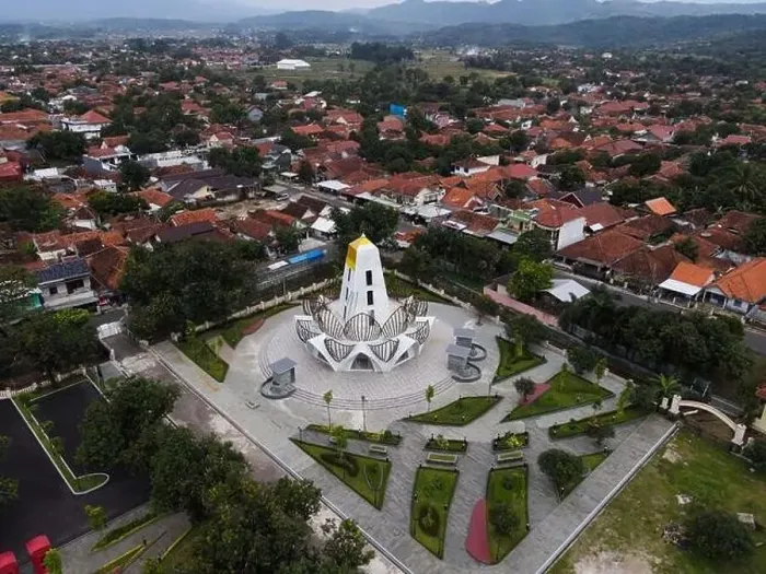 Framed Print : Aerial view of Majalengka Monument on the park in west java. Majalengka, Indonesia, April 22, 2021 Framed Print : Aerial view of Majalengka Monument on the park in west java. Majalengka, Indonesia, April 22, 2021