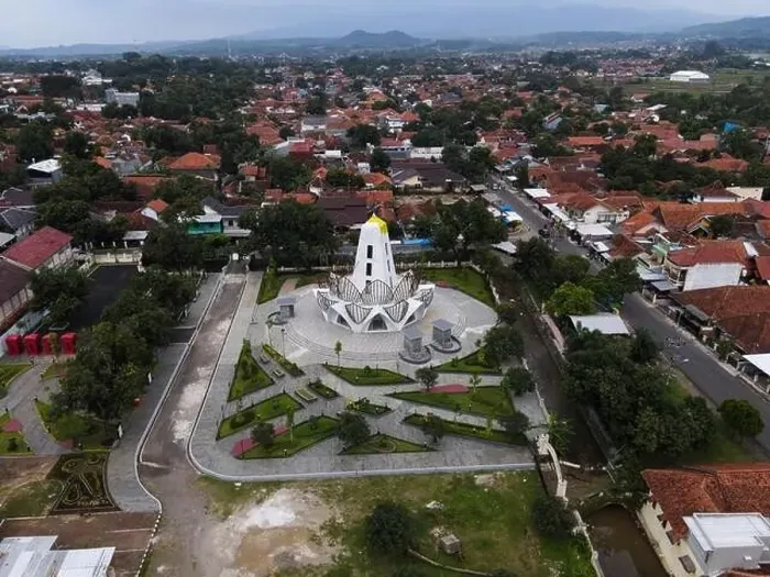 Framed Print : Aerial view of Majalengka Monument on the park in west java. Majalengka, Indonesia, April 22, 2021 Framed Print : Aerial view of Majalengka Monument on the park in west java. Majalengka, Indonesia, April 22, 2021