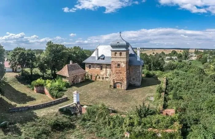 Framed Print : Aerial view of medieval fortified castle Erdody manor house in Janoshaza Framed Print : Aerial view of medieval fortified castle Erdody manor house in Janoshaza
