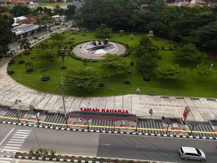 Framed Print : Aerial view of Military fighter aircraft at high speed in the raharja park. Majalengka, Indonesia, April 22, 2021 Framed Print : Aerial view of Military fighter aircraft at high speed in the raharja park. Majalengka, Indonesia, April 22, 2021