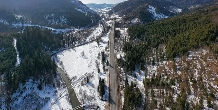 Framed Print : Aerial view on mountain road from drone in winter Framed Print : Aerial view on mountain road from drone in winter