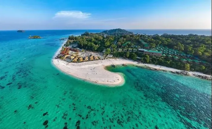 Framed Print : Aerial view of North Point Beach in Koh Lipe, Satun, Thailand Framed Print : Aerial view of North Point Beach in Koh Lipe, Satun, Thailand