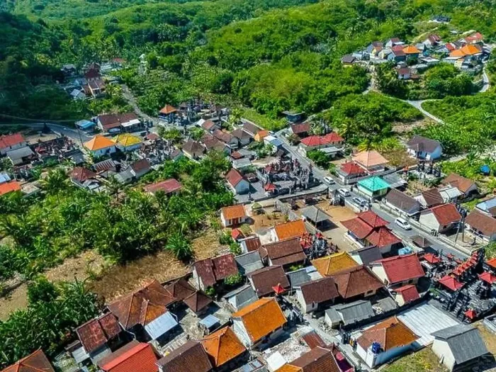 Framed Print : Aerial view of a small village in Tanglad, Nusa Penida, Klungkung Regency, Indonezja Framed Print : Aerial view of a small village in Tanglad, Nusa Penida, Klungkung Regency, Indonezja