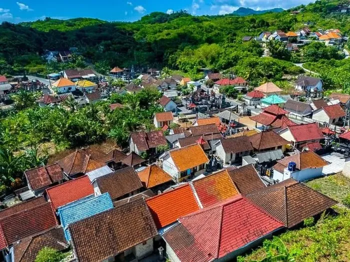 Framed Print : Aerial view of a small village in Tanglad, Nusa Penida, Klungkung Regency, Indonezja Framed Print : Aerial view of a small village in Tanglad, Nusa Penida, Klungkung Regency, Indonezja