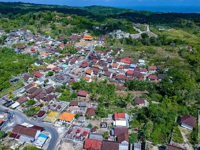 Framed Print : Aerial view of a small village in Tanglad, Nusa Penida, Klungkung Regency, Indonezja Framed Print : Aerial view of a small village in Tanglad, Nusa Penida, Klungkung Regency, Indonezja